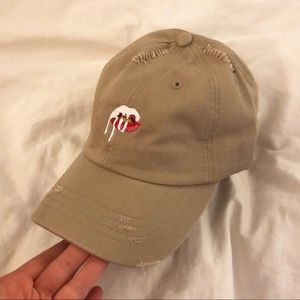 the kylie shop - khaki distressed ‘lips’ dad hat